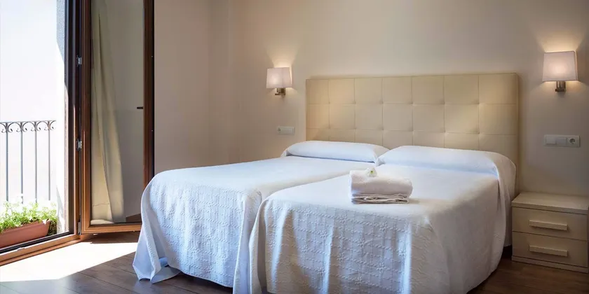 Hotel Molina Real - Image 1