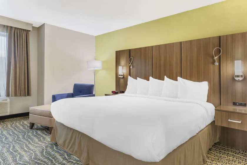 Best Western Plus New Englander - Image 1