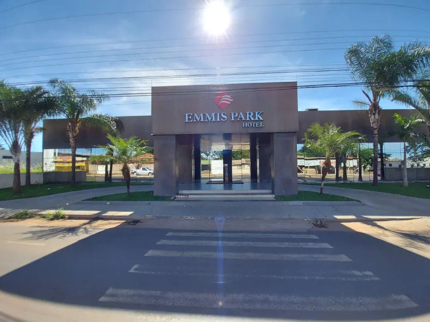 Emmis Park Hotel - Image 1