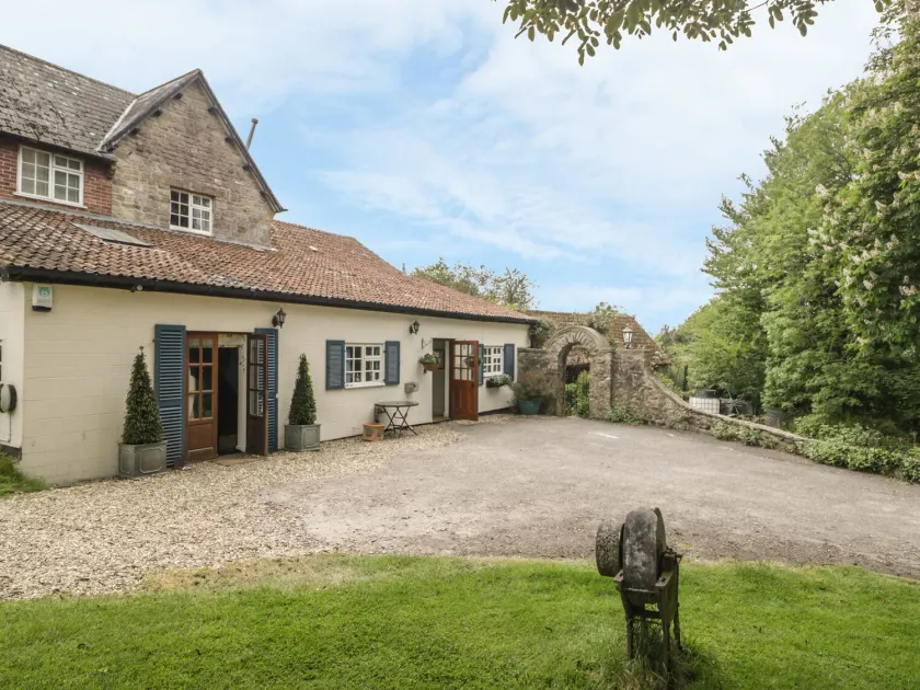 Colly Cottage - Image 1