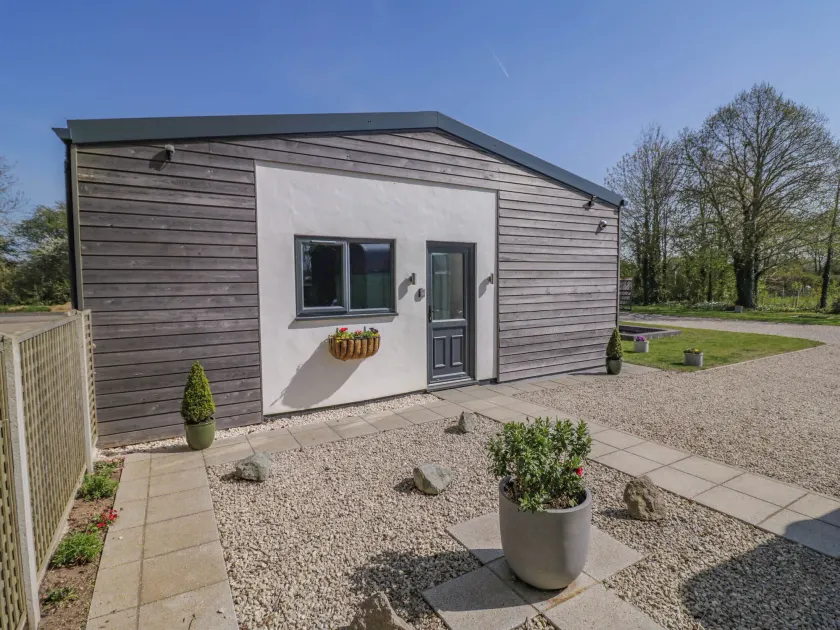 Oldwyche Barns - Image 1