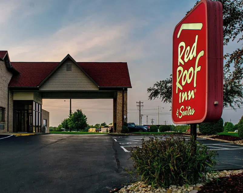 Red Roof Inn & Suites Middletown - Franklin - Image 1