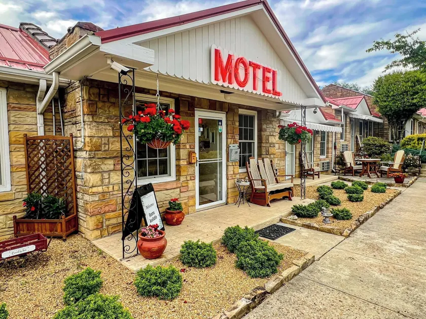 Carolina Country Inn - Image 1