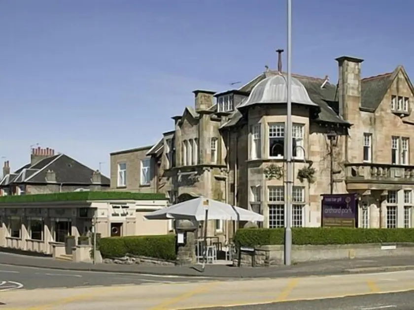 The Orchard Park Hotel - Image 1