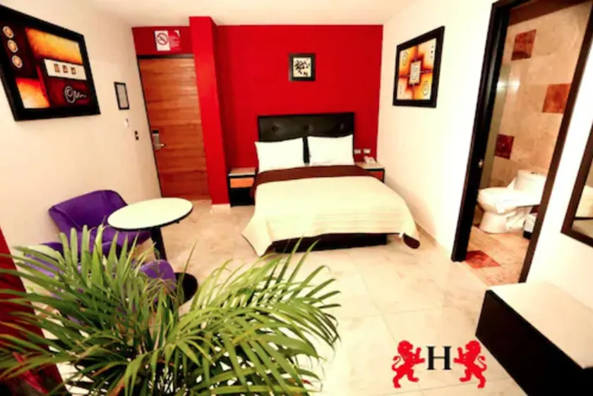 Hotel Leones - Image 1