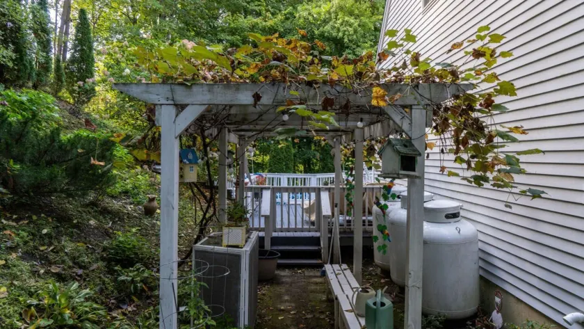 High Street Hideaway - Image 1