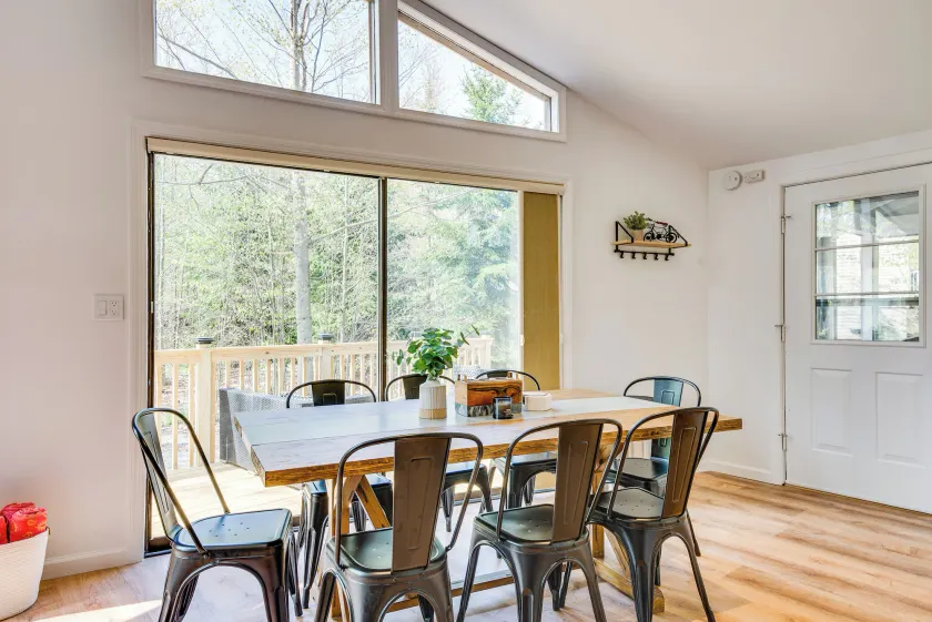 Deck & Community Perks: Bright Pocono Lake Home! - Interiør