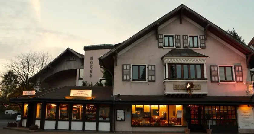Hotel Haus Krone - Image 1