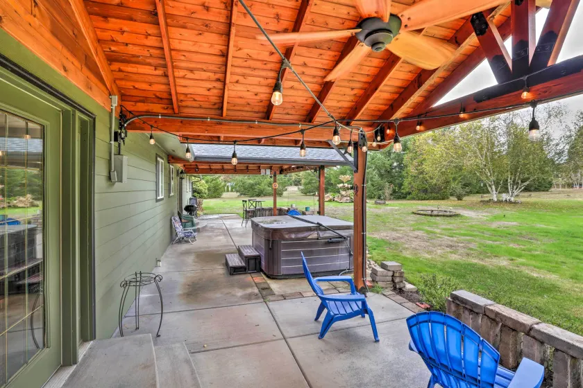 5-acre Getaway w/ Mtn View ~ 14 Mi to Eugene! - Image 1