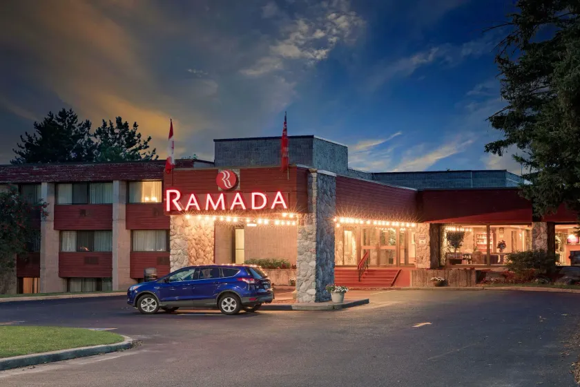 Ramada by Wyndham Pinewood Park Resort North Bay - Image 1