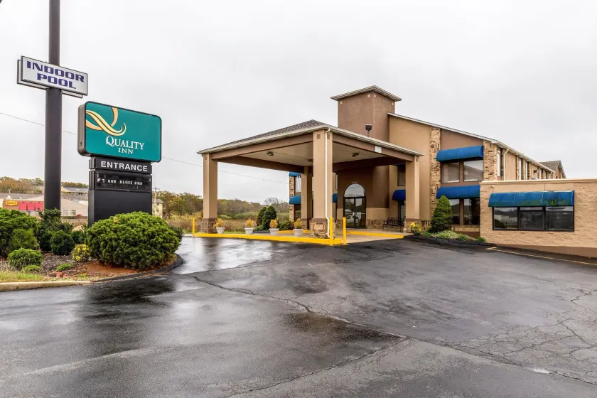 Quality Inn Rolla - Image 1
