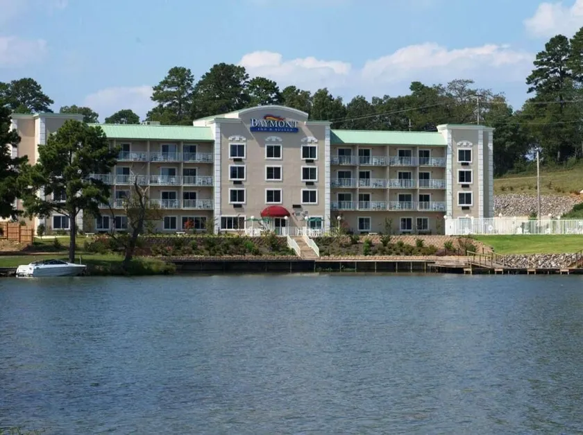 Baymont on the lake by Wyndham Hot Springs - Image 1