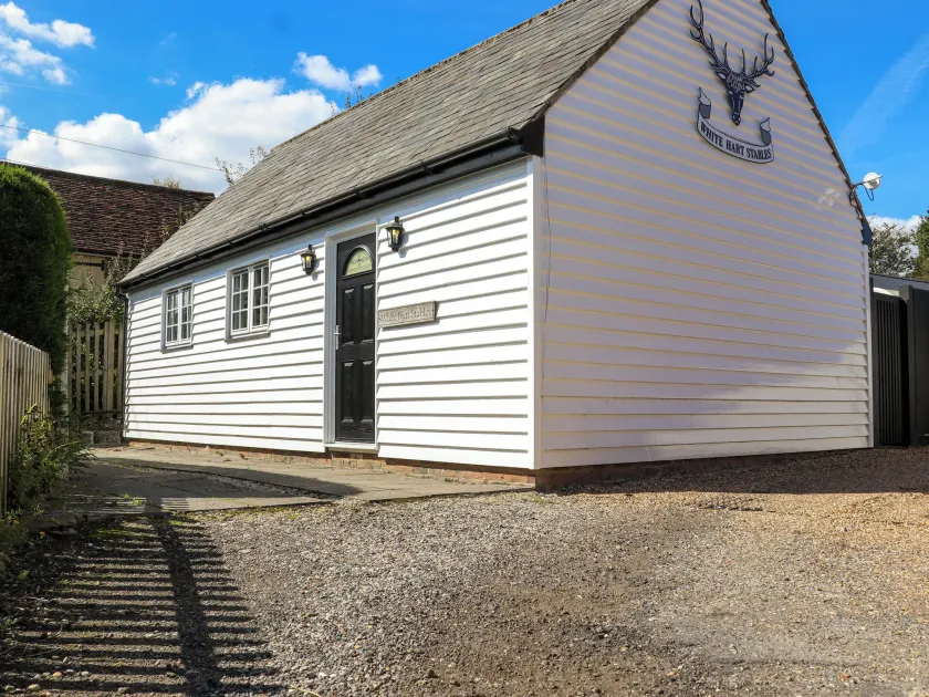 White Hart Stables - Image 1