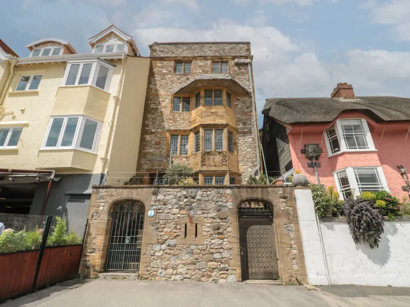 Sundial House - Image 1