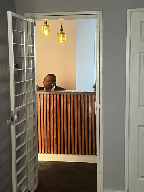 M and B MotherCity Backpackers - Réception