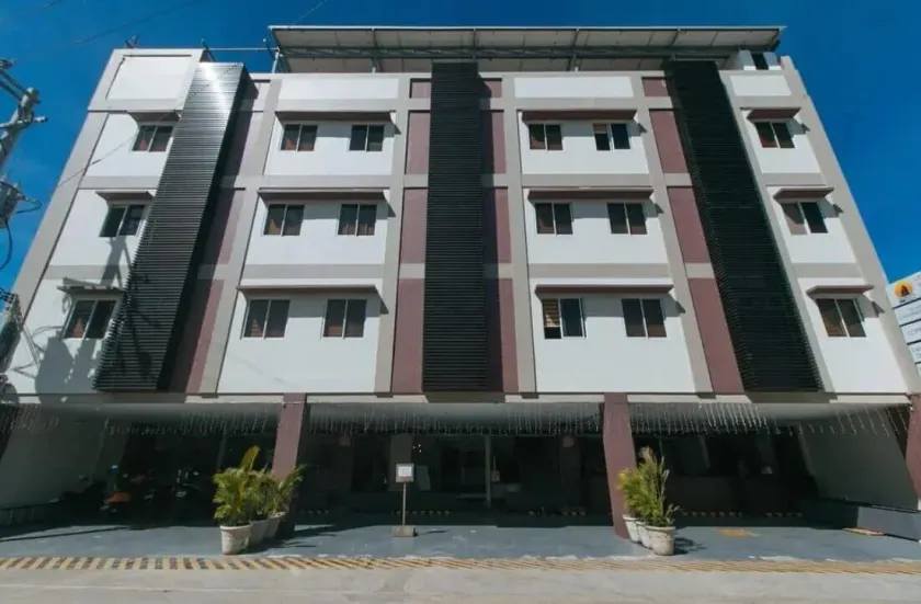 RedDoorz @ Leoncia Apartelle Mandaue City - Image 1