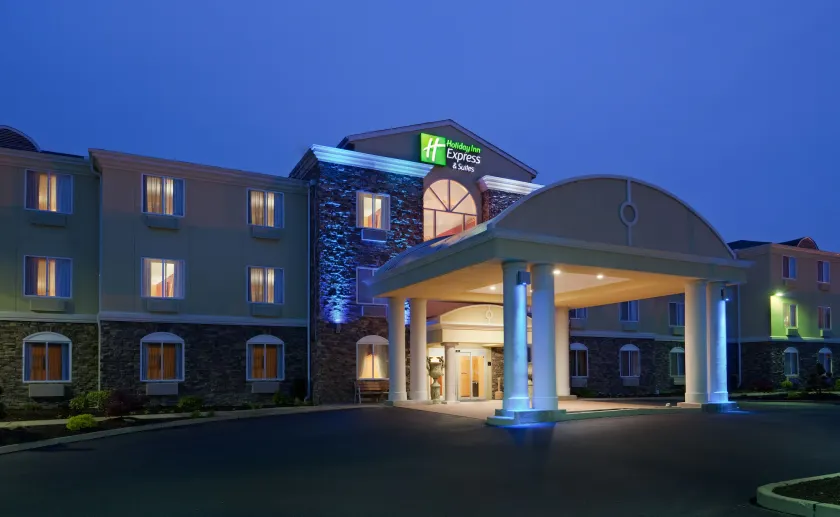Holiday Inn Express Hotel & Suites Swansea by IHG - Image 1