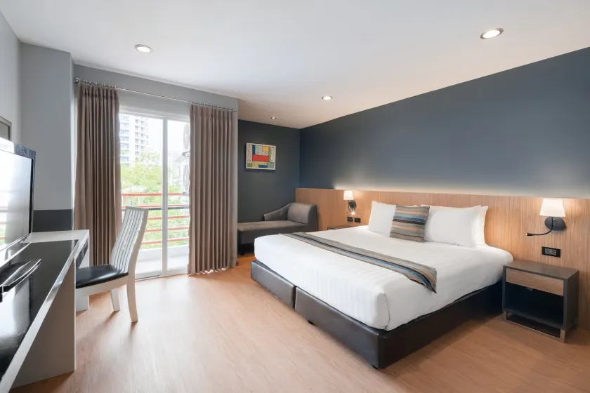 iCheck inn Residences Sathorn - Image 1