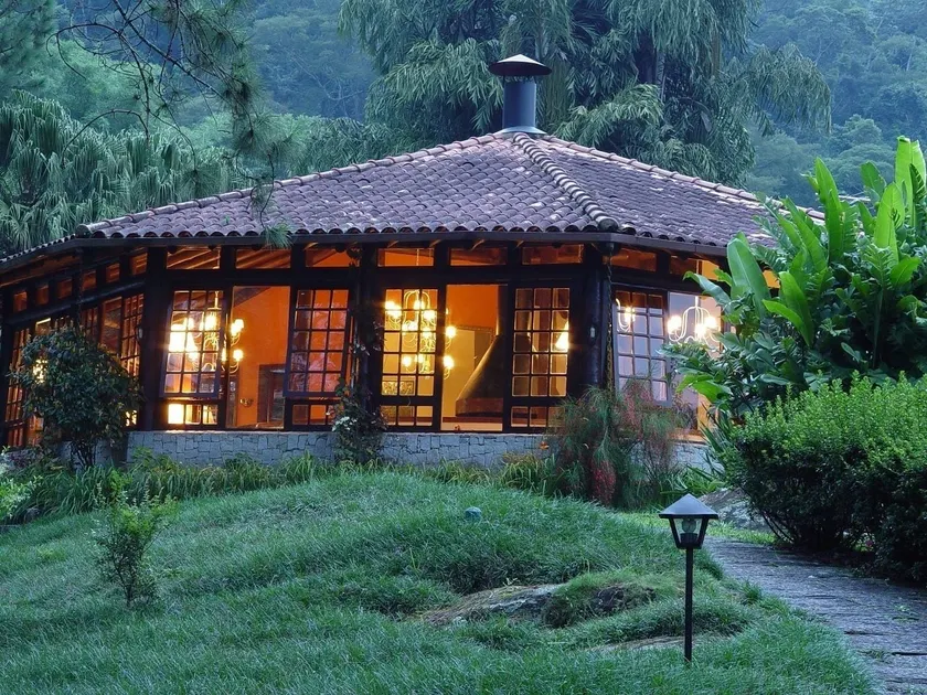 Auberge Suisse Pousada - Image 1