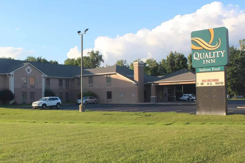 Quality Inn North Vernon - Image 1