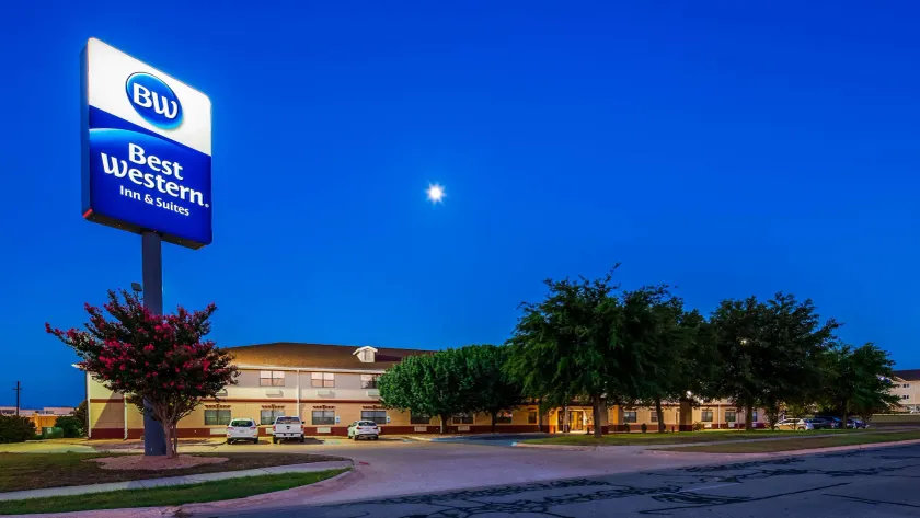Best Western Inn & Suites - Image 1