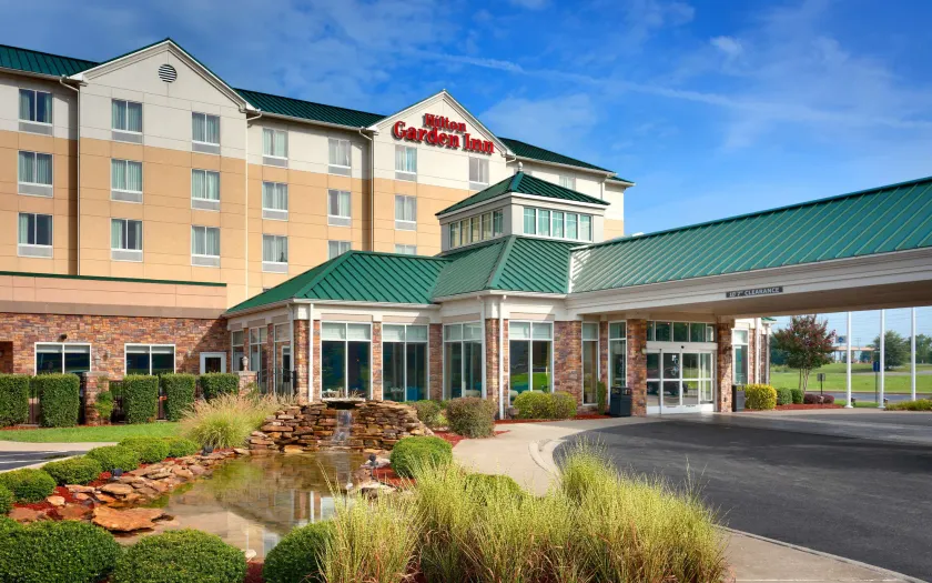 Hilton Garden Inn Clarksville - Image 1