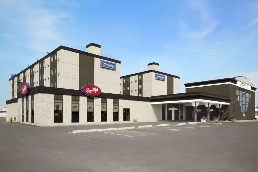 Travelodge by Wyndham Edmonton West - Image 1