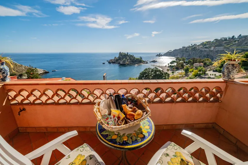 Mendolia Beach Hotel - Image 1