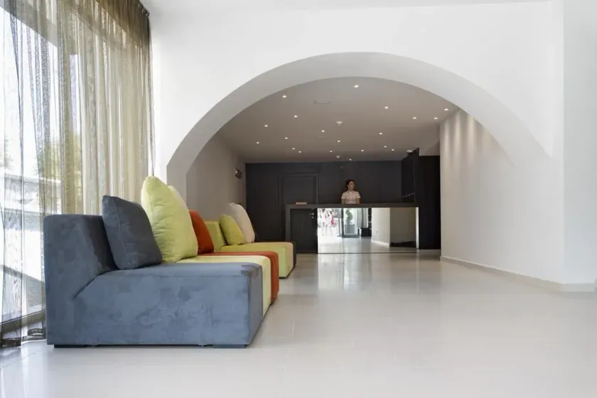 Romantique Dojran Hotel - Image 1