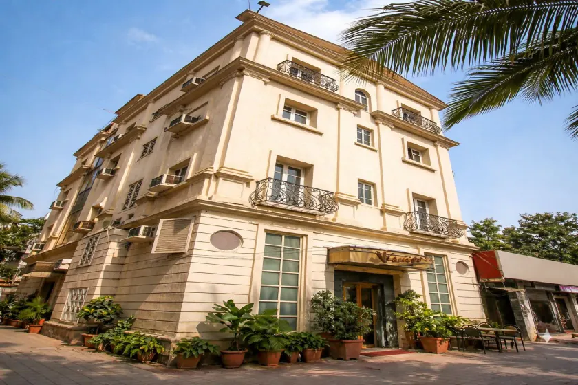 Hotel Benzy Palace, Near Mumbai International Airport - Image 1