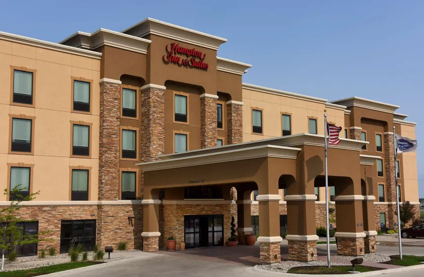 Hampton Inn & Suites by Hilton Fargo Medical Center - Image 1
