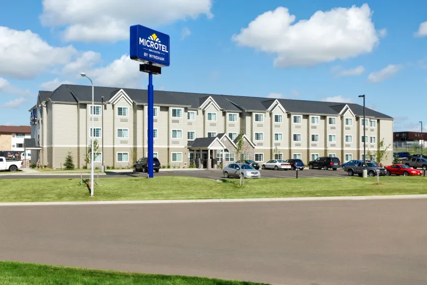 Microtel Inn & Suites by Wyndham Dickinson - Image 1