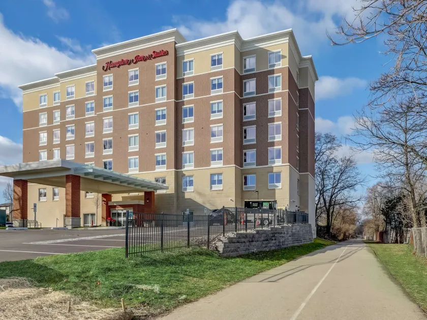 Hampton Inn & Suites Cincinnati Midtown Rookwood - Image 1