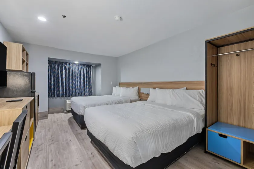 Day Inn by Wyndham San Antonio Downtown - Image 1