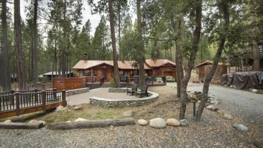 Scenic Wonders Buss Stop 3 Bedrooms - Image 1