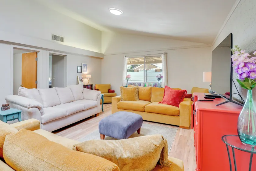 Spacious Tucson Home! Near Uarizona & Banner - Image 1