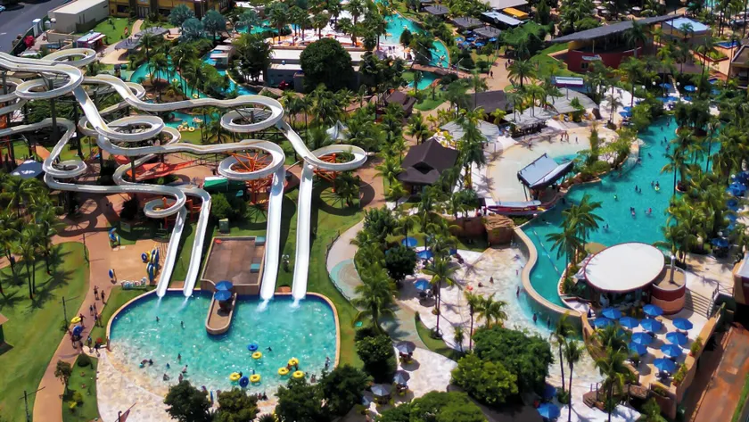 Hot Beach Resort - Image 1
