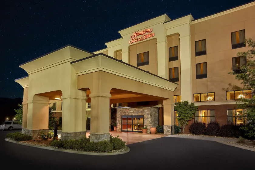 Hampton Inn & Suites Sevierville @ Stadium Drive - Image 1