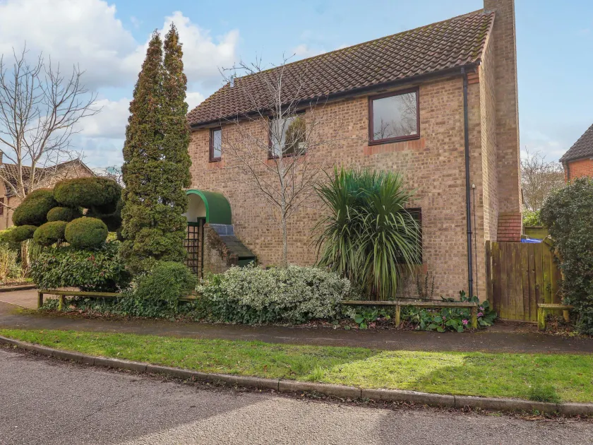 17 Demesne Gardens - Image 1
