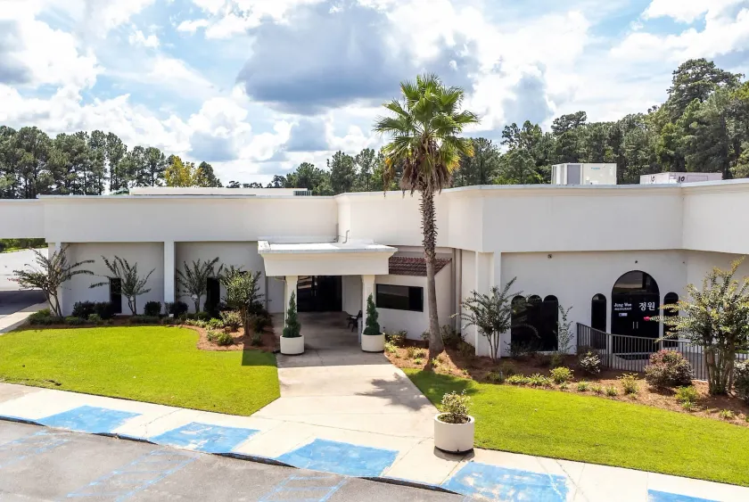 Cottonwood Suites Savannah Hotel & Conference Center - Image 1