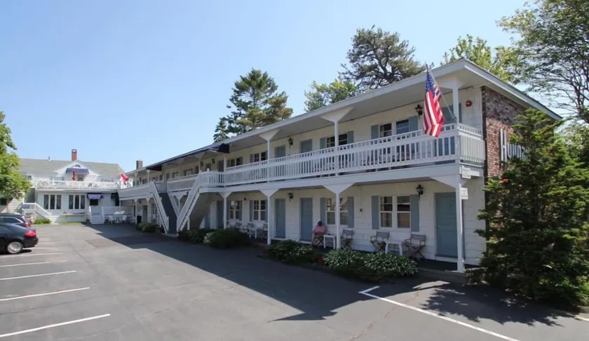 The Holiday House Inn & Motel - Image 1