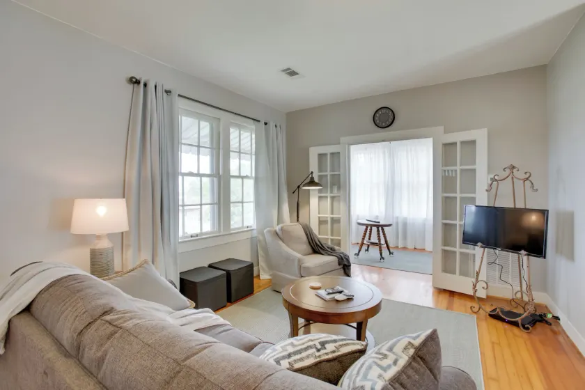 Charming Cottage w/ Mississippi River Views! - Image 1
