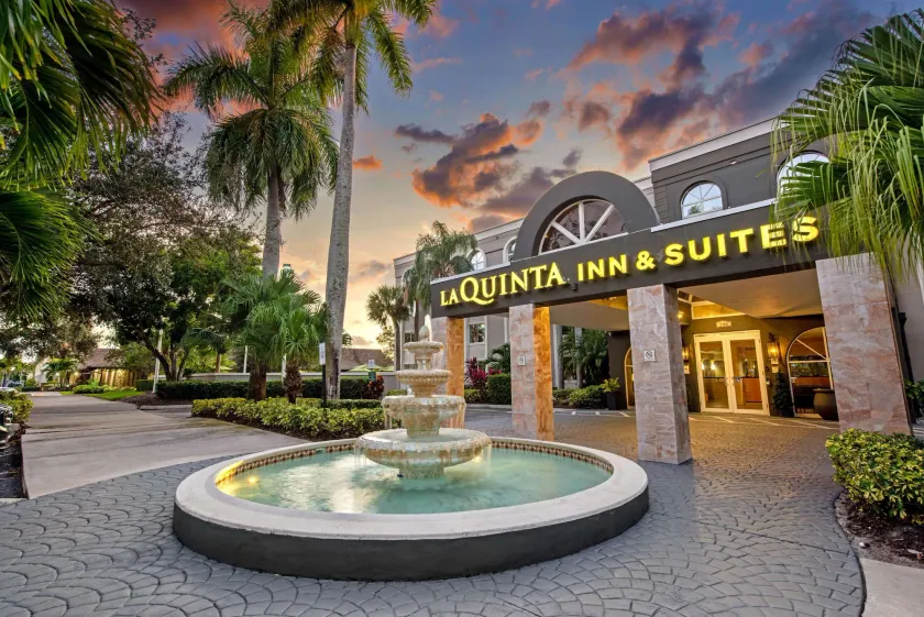 La Quinta by Wyndham Coral Springs South - Image 1