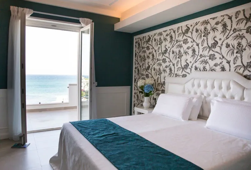 Bianco Riccio Suite Hotel - Image 1