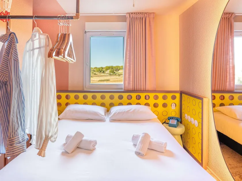 ibis Styles Pont du Gard Route d'Avignon - Image 1