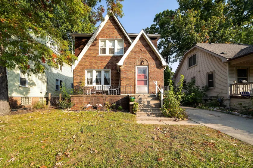 Ferndale Apartment w/ Yard - Near the Detroit Zoo! - Interior