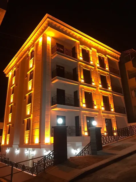White Golden Suite Hotel - Image 1