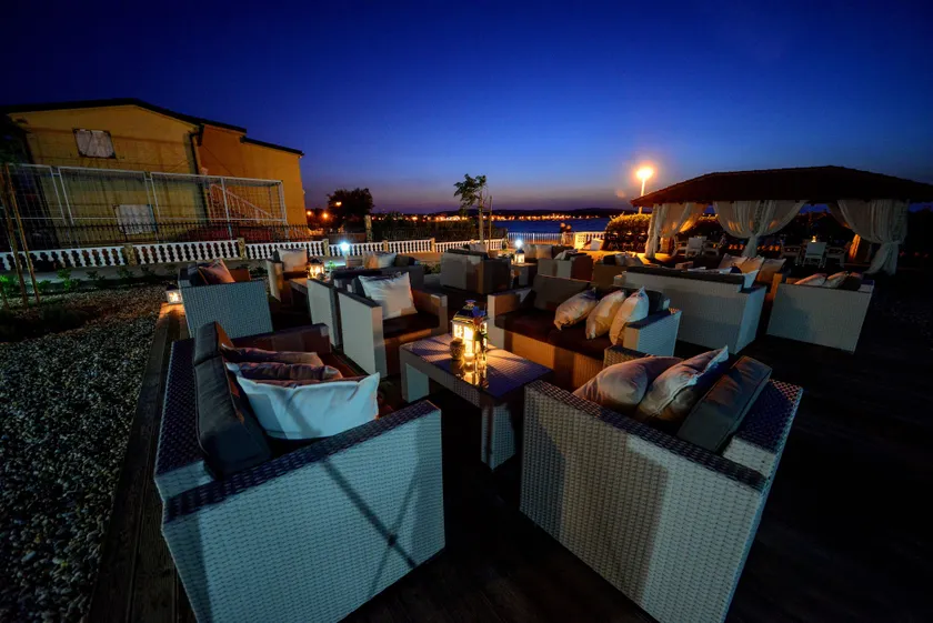 Sunset Deluxe Apartments - Image 1