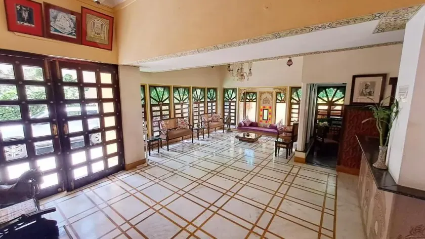 Mahendra Prakash - Lobby