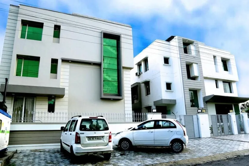Hotel Kanishk - Image 1